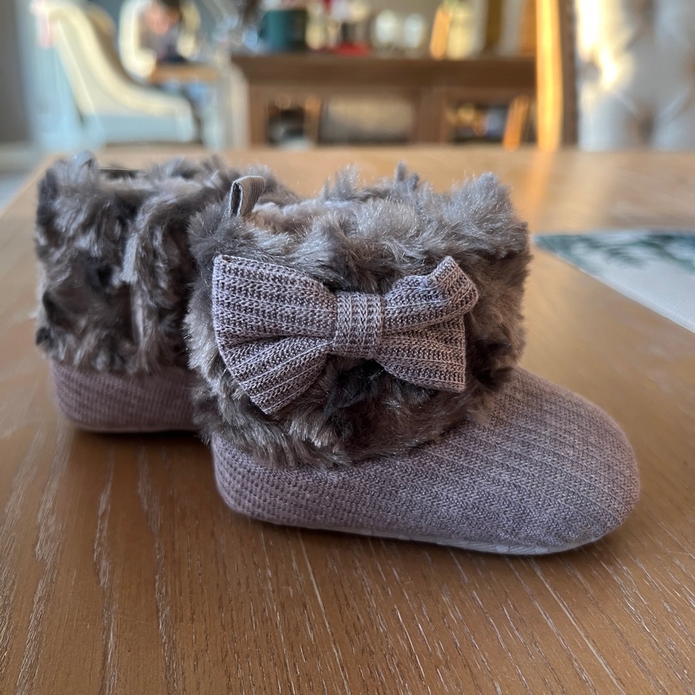 Valen • Sina Baby Booties Size 17 | Faux Fur Lined Knit Shoes | NWT